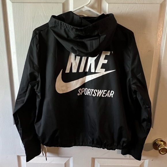 Nike Cropped Wind Breaker - Picture 2 of 3